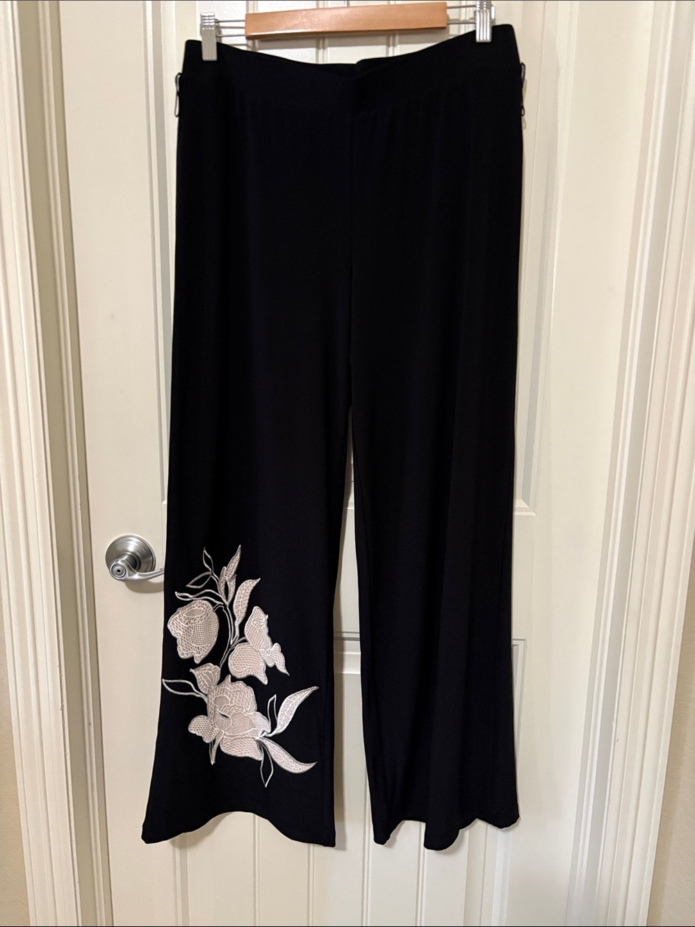 White House Black Market Black Wide-Leg Pants with White Floral Embroidery
